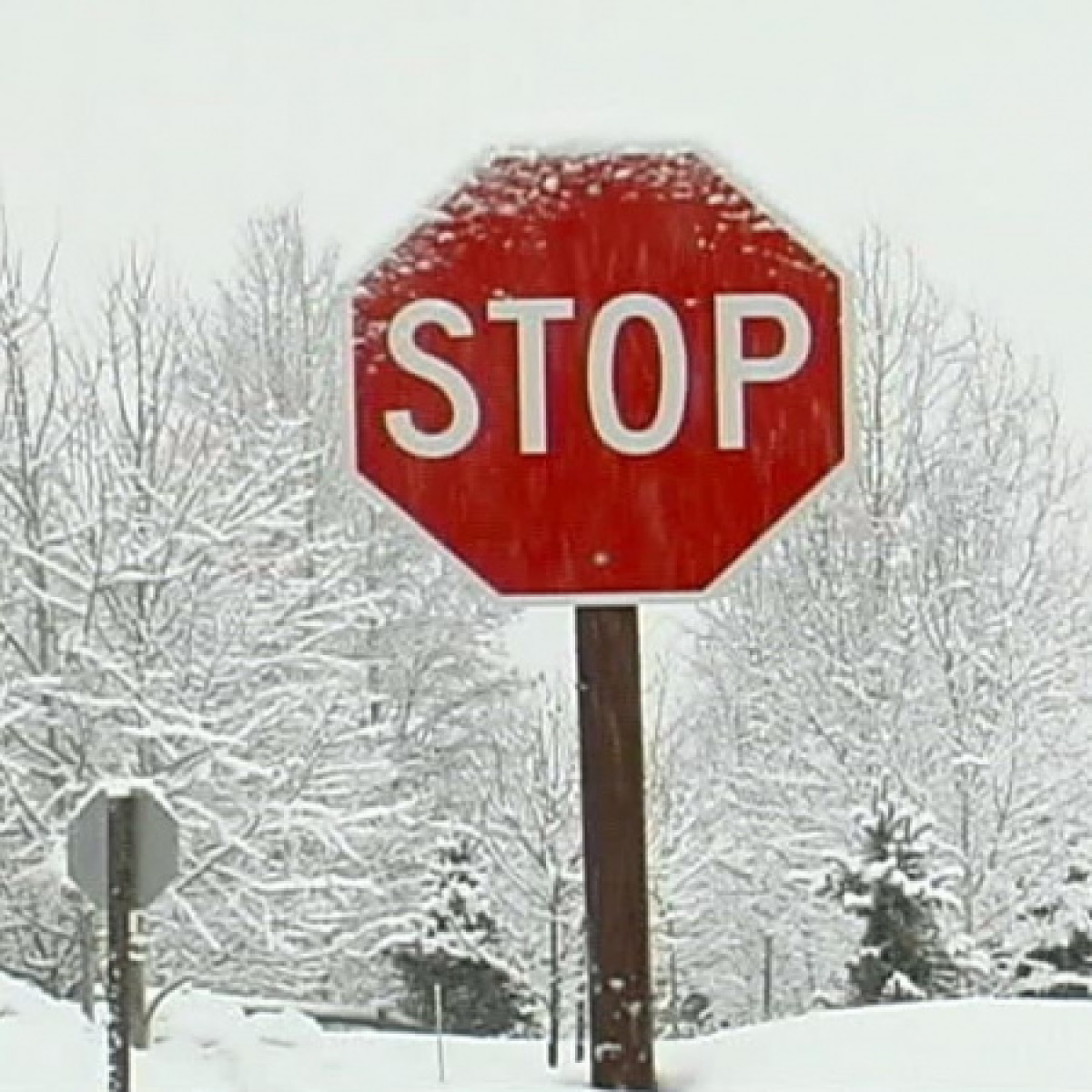 Из-за ухудшения погоды ограничено движение на нескольких трассах РК