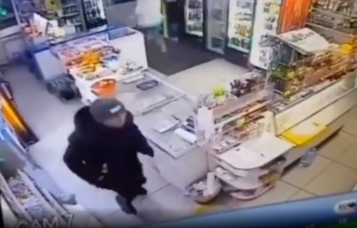 Попавшее на видео зверское избиение продавщицы магазина прокомментировали в ДП ВКО
