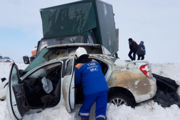 Фотография к новости: 166 аварий, 34 смерти: в МВД обеспокоены беспечностью водителей в дни непогоды