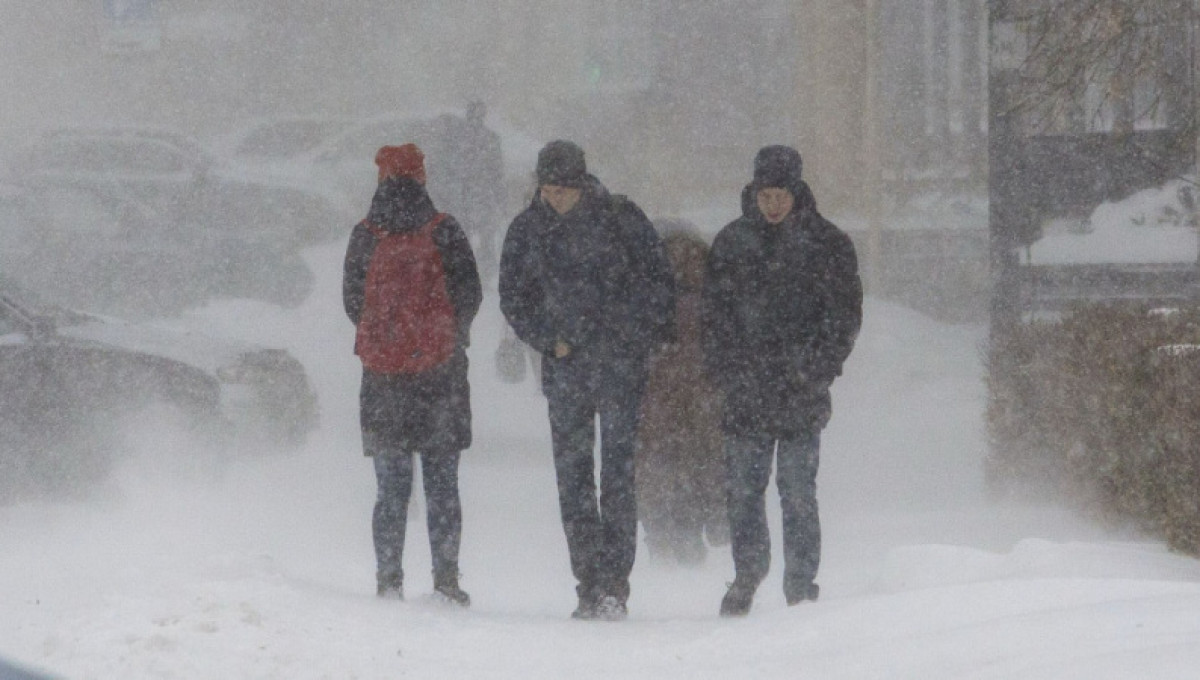 Снежная и ветреная погода сохранится в нескольких регионах Казахстана