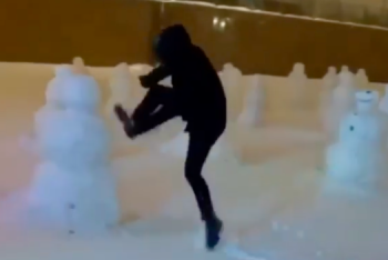 Фотография к новости: Мужчина в одиночку разгромил армию снеговиков в Нур-Султане