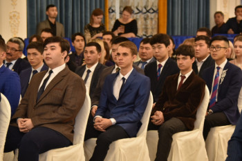 Фотография к новости: Лучшую молодежь наградили в Акмолинской области