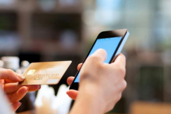 Фотография к новости: Денежные переводы внутри страны сократились почти вдвое