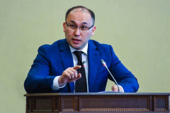 Фотография к новости: Абаев высказался о противоречиях в поручениях Елбасы и Президента