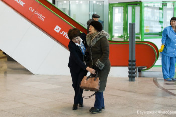 Фотография к новости: Родственники пассажиров Bek Air обращаются за помощью в штаб в аэропорту Нур-Султана
