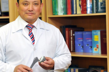 Фотография к новости: Известный кыргызский хирург вылетел на помощь пострадавшим в авиакатастрофе близ Алматы