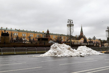 Фотография к новости: В Москву завозят снег, которого в столице нет из-за аномального тепла