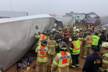 Фотография к новости: Фура в прямом эфире протаранила легковушки в США