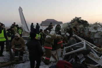 В кратчайшие сроки семьи погибших при крушении самолета Bek Air получат выплаты