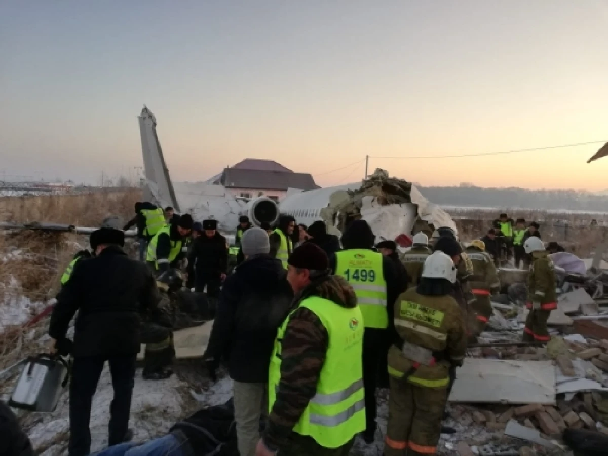 Представитель Bek Air озвучил возможную причину крушения самолета близ Алматы
