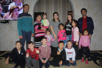 Фотография к новости: Казахстанский военный исполнил желание детей, мечтавших о собственной семье