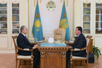 Фотография к новости: Токаев и Мамин обсудили подготовку к расширенному заседанию Правительства