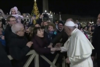 Фотография к новости: "Иногда мы теряем терпение": Папа Римский объяснил свой срыв