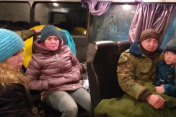 Фотография к новости: Сельчане с детьми на снегоходе оказались без топлива в степи Актюбинской области