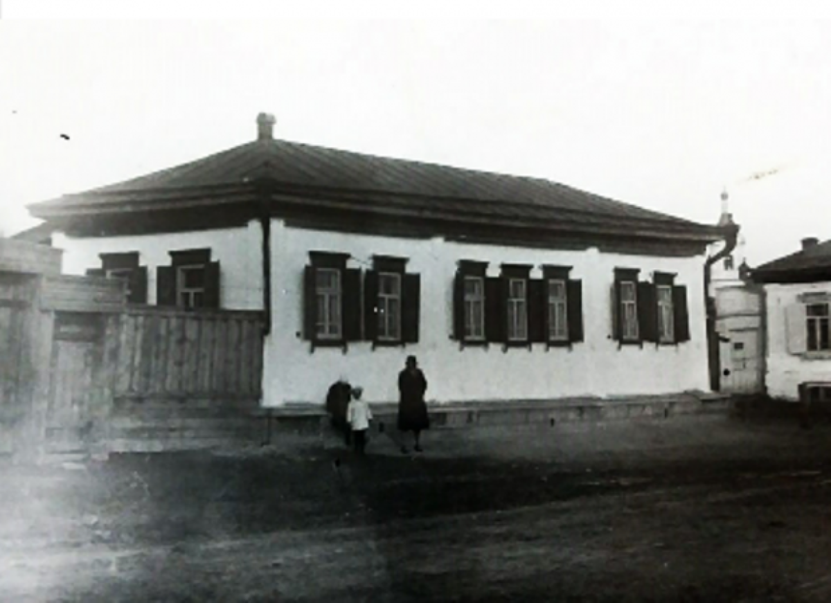 Бивень мамонта нашел у своего дома житель Семея