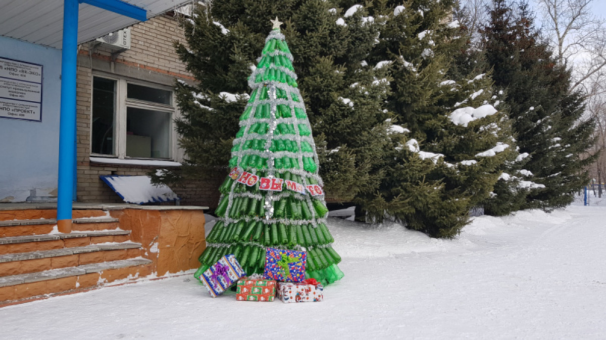 Эко-ёлку из отходов установили в Усть-Каменогорске