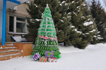 Фотография к новости: Эко-ёлку из отходов установили в Усть-Каменогорске