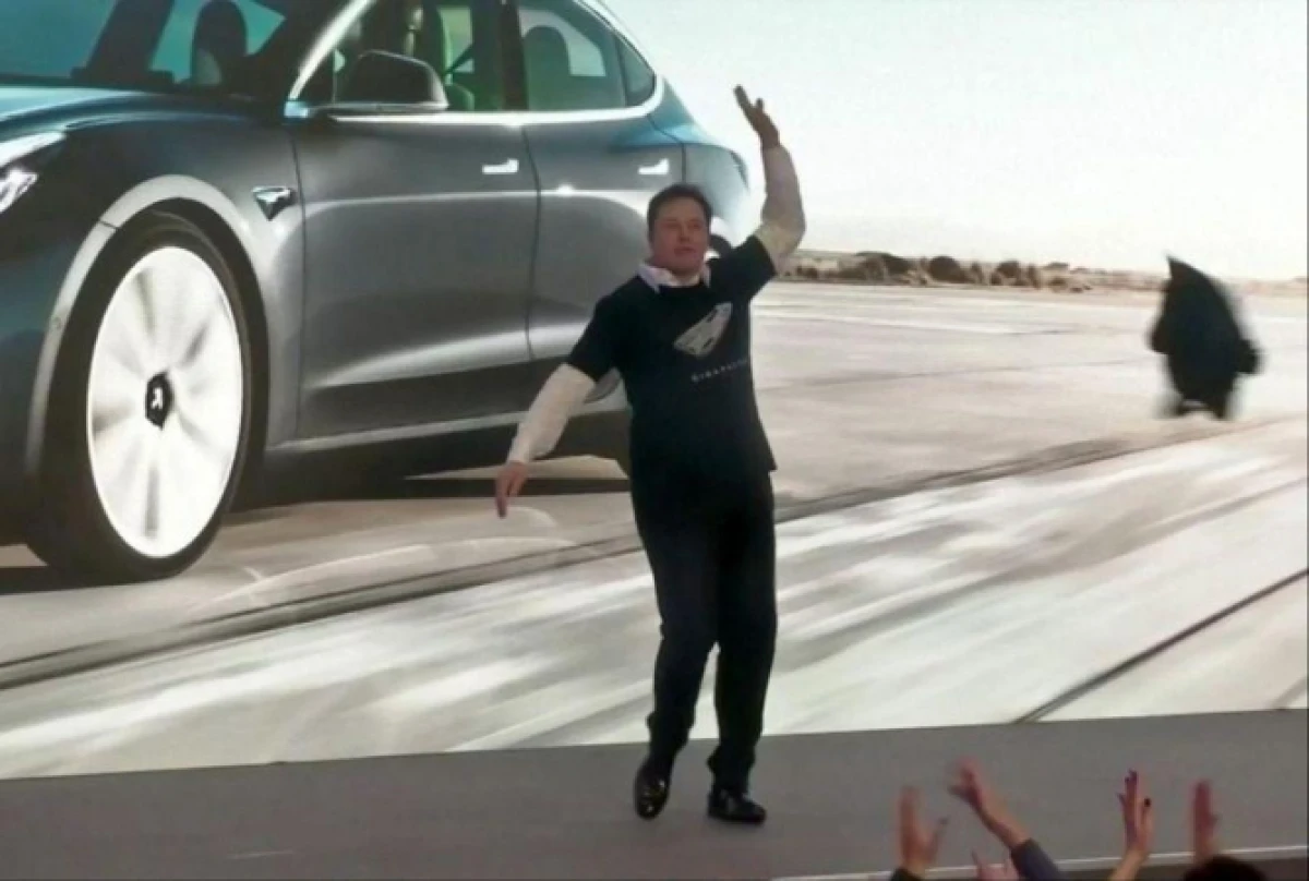 Илон Маск пустился в пляс на открытии нового завода Tesla