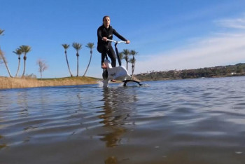 Фотография к новости: Новозеландская компания показала велосипед для езды по воде