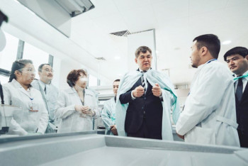 Фотография к новости: Биртанов поручил изучить смерть ребенка от ветрянки в Алматинской области