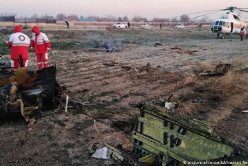 Фотография к новости: В Украине рассматривают поражение ракетой как одну из основных версий крушения самолета в Иране