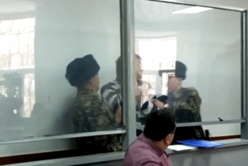 Фотография к новости: Ноготь вместо лезвия: в конвойной службе заявили об отсутствии острых предметов у обвиняемого в убийстве ребенка в Караганде