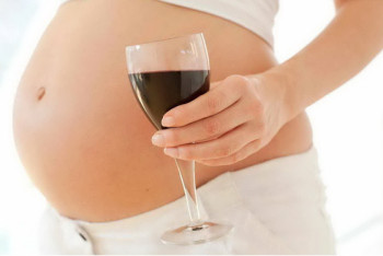 Фотография к новости: В Нур-Султане беременные все чаще стали оказываться в больнице с алкогольным отравлением