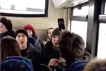 Фотография к новости: Студенты выступили с оперой "Биржан и Сара" в автобусе Нур-Султана