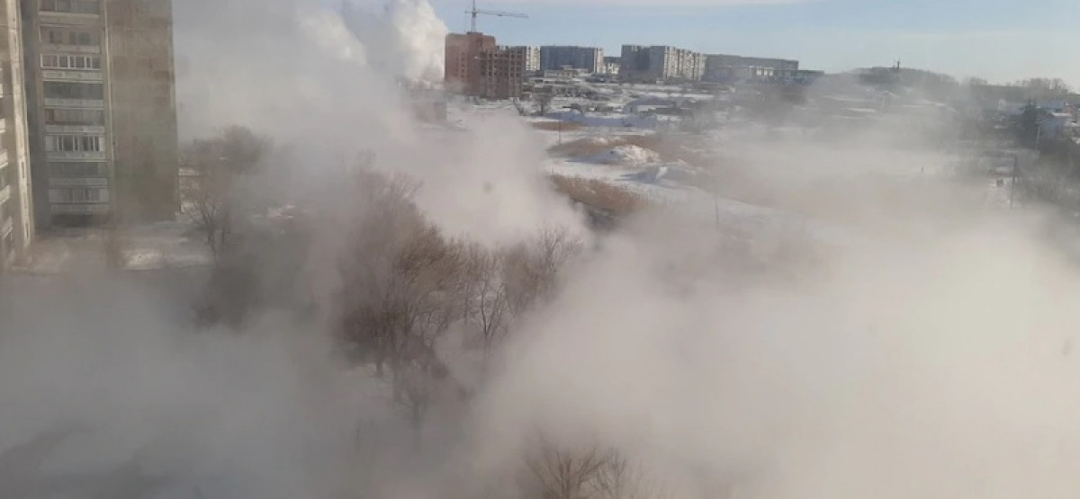 Сильные ожоги из-за аварии на теплотрассе получили трое рабочих в Караганде