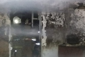 При пожаре погибли 90-летняя бабушка с внуком в Темиртау