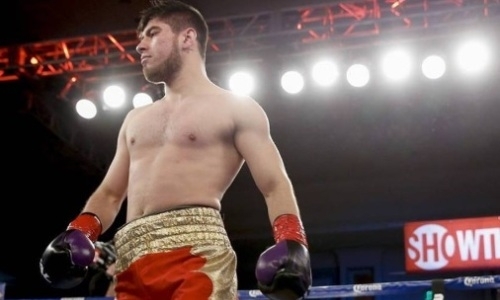 Фотография к новости: Казахстанского боксера дважды отправили в нокдаун и впервые "удосрочили" в США