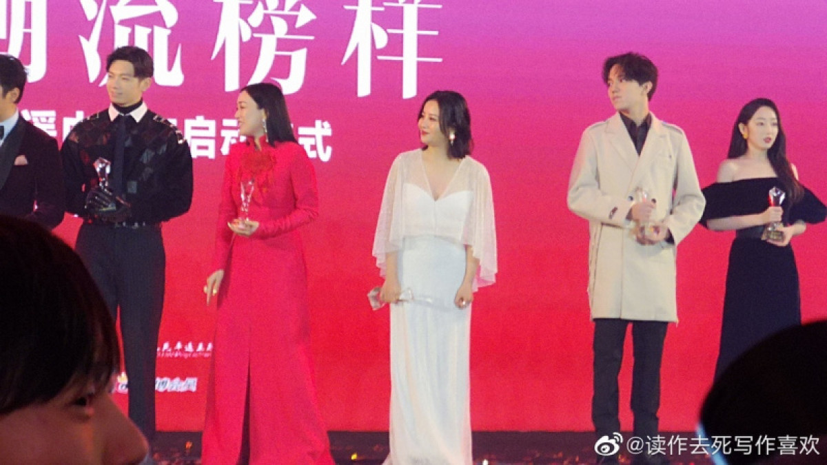 Димаш признан лучшим певцом года по версии JSTYLE 2019 Awards