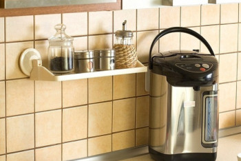 Шесть литров кипятка опрокинул на себя ребенок в Карагандинской области