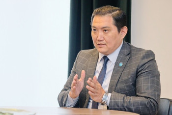 Фотография к новости: "На хозяйку участка, где разбился самолет, оказывают давление" - Бакытжан Базарбек