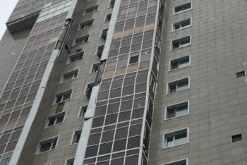 Почему столичный ЖК с искривившимся балконом не начинают ремонтировать, объяснили в акимате