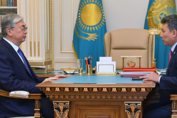 Фотография к новости: Токаев принял министра торговли и интеграции Султанова