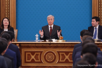 Госслужащих в Казахстане станет меньше