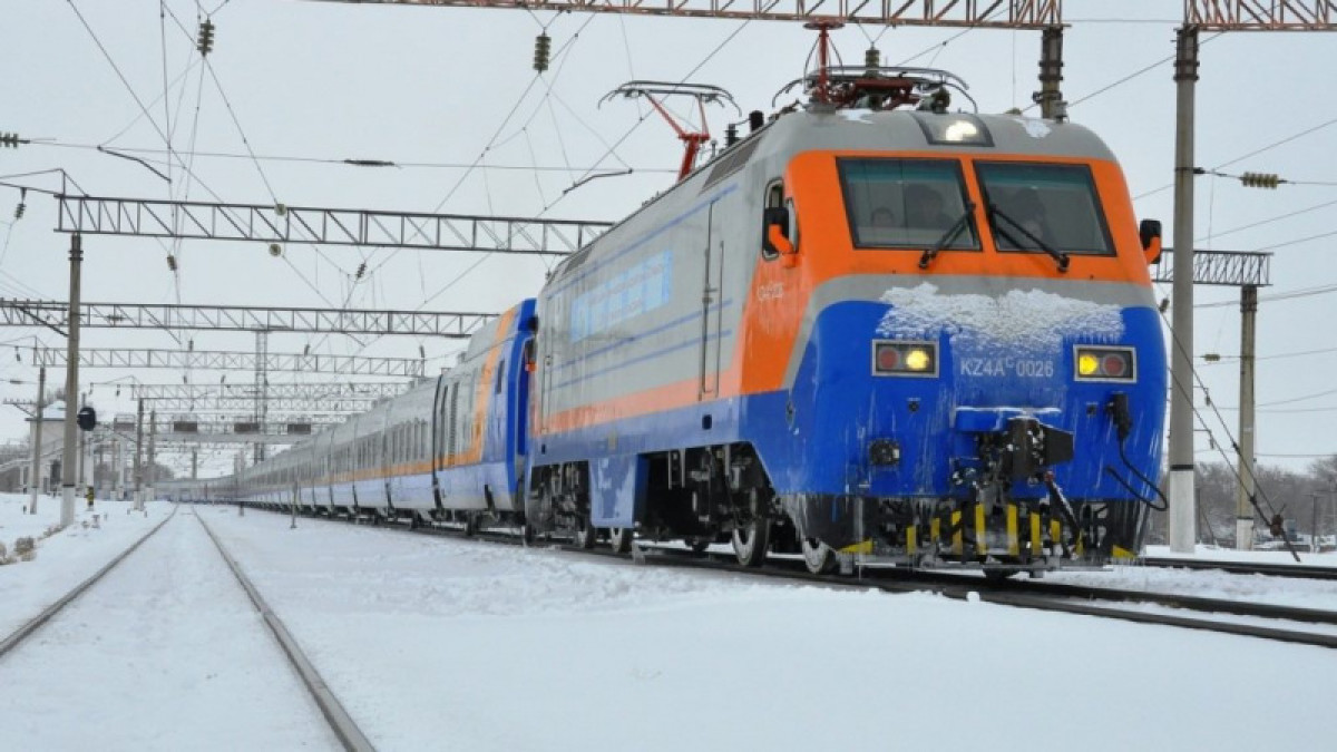 Поезд с 280 пассажирами экстренно остановили в Акмолинской области