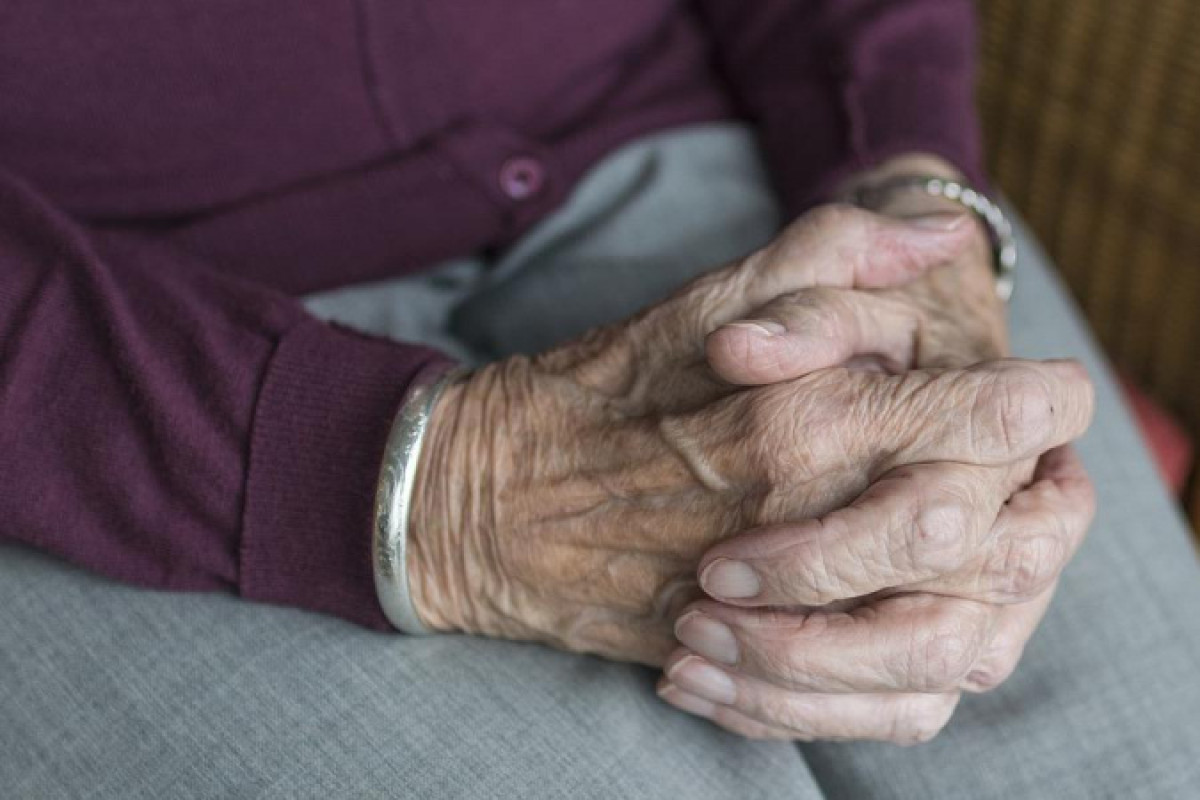 Сиделка жестоко избила и ограбила пенсионерку-инвалида в Алматы