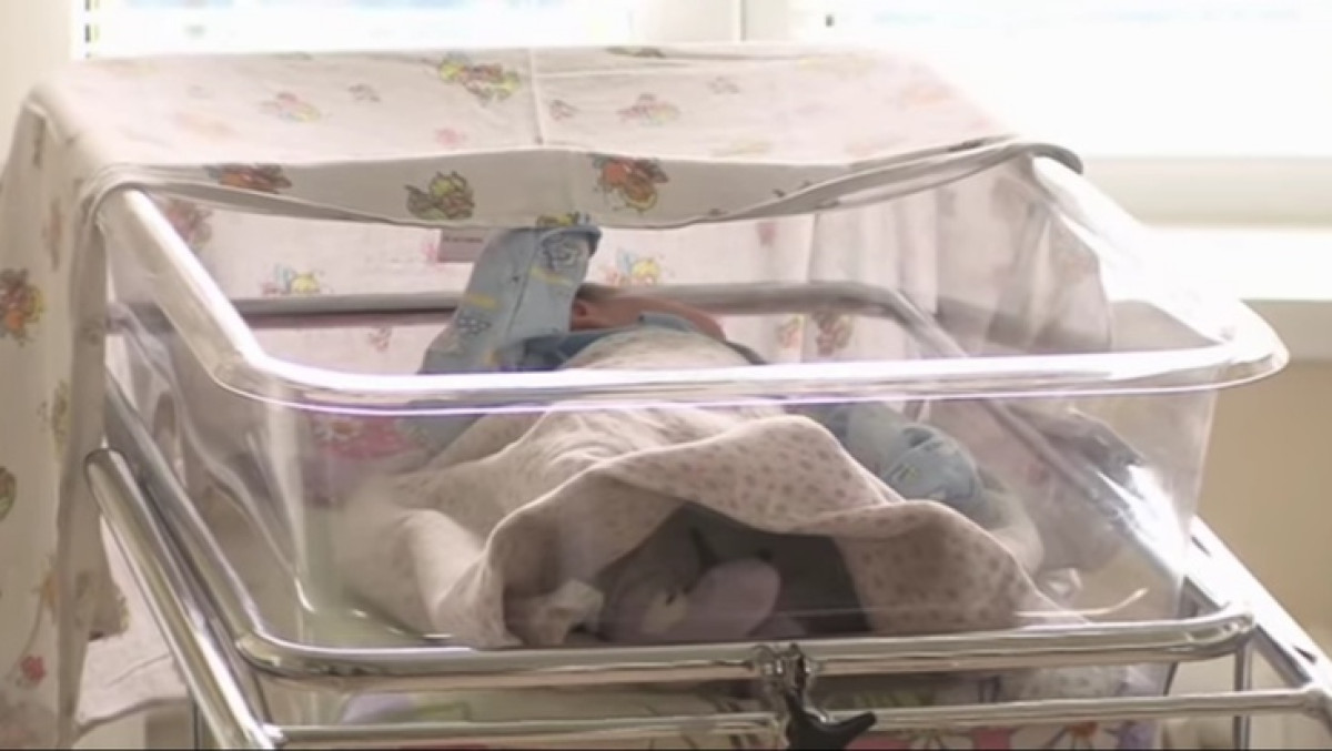 Найденную возле теплотрассы атыраускую девочку назвали в честь врача