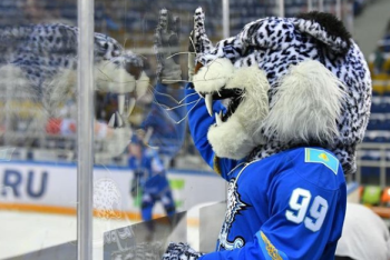 Фотография к новости: Талисман ХК "Барыс" полетит на Матч всех звёзд КХЛ в Москву