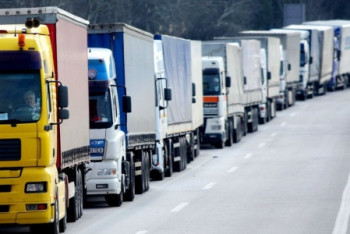 Фотография к новости: Очередь из 140 грузовиков скопилась на казахстанско-кыргызской границе