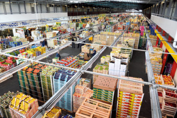 Фотография к новости: Оптовики наживаются на праздниках: в декабре торговля увеличилась на 51%