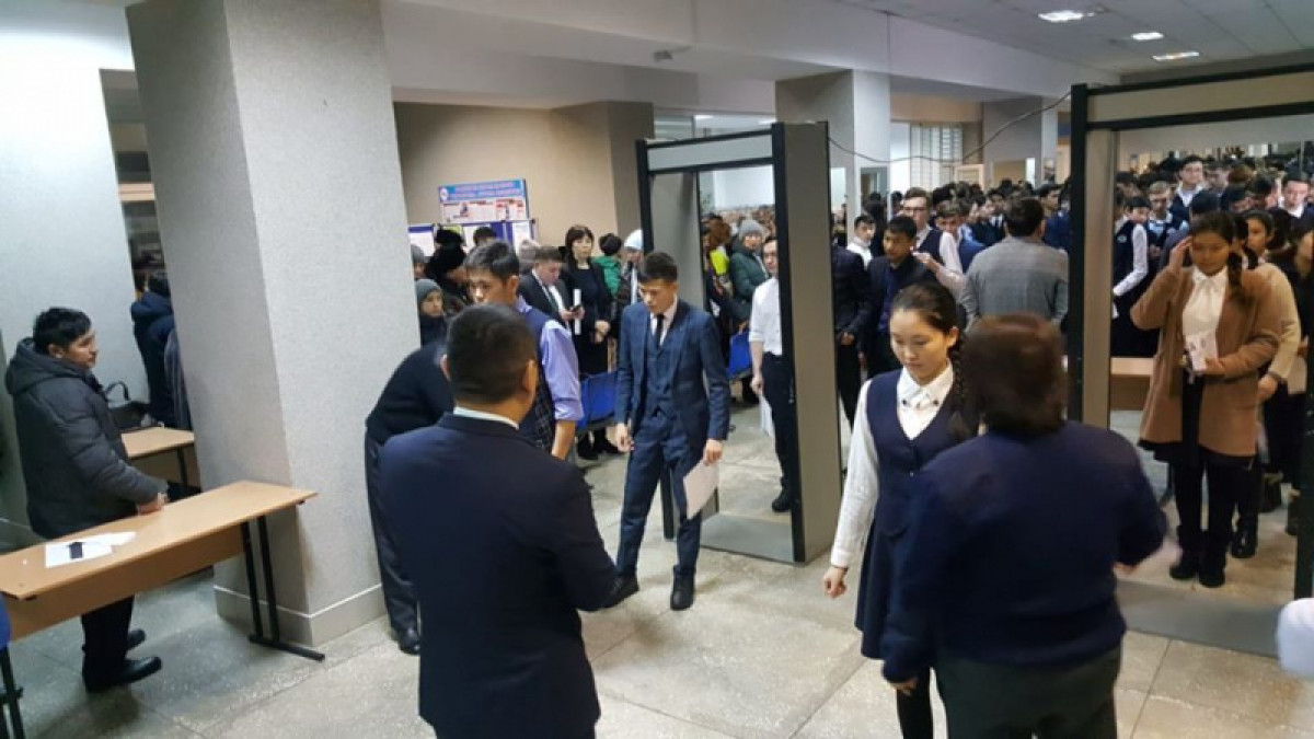 На списывании во время ЕНТ поймали 12 выпускников