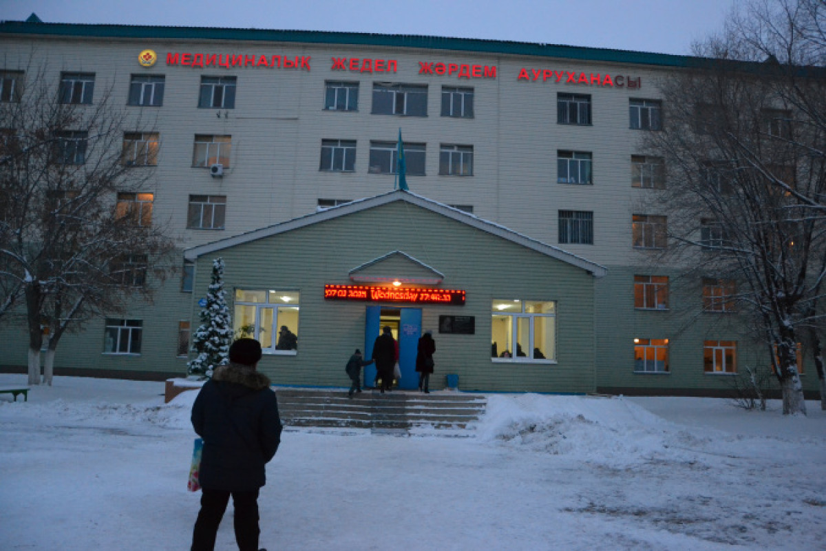 Мужчину оставили умирать на парковке больницы Актобе