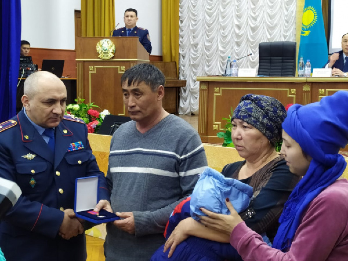 Вдове героически погибшего полицейского дадут однокомнатную квартиру в Костанае