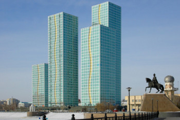 Фотография к новости: Оставленную после крещенских купаний одежду убрали на набережной Нур-Султана