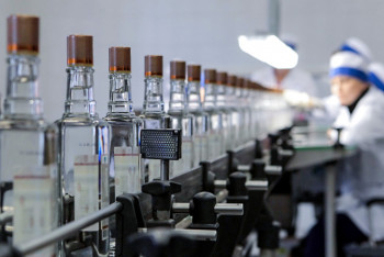 Фотография к новости: Производство водки упало на треть