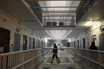 Фотография к новости: Замначальника тюрьмы осудили за взятку в Акмолинской области