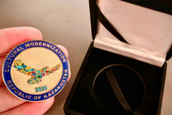 Фотография к новости: Монеты и марки с изображением аль-Фараби и Абая выпущены в США